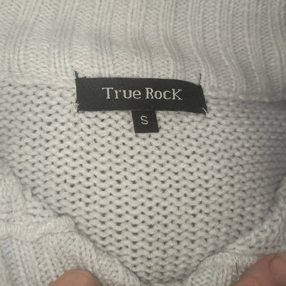 5 men's small shirts.  Misc brands.one need mended see photos.Euc - Picture 12 of 12